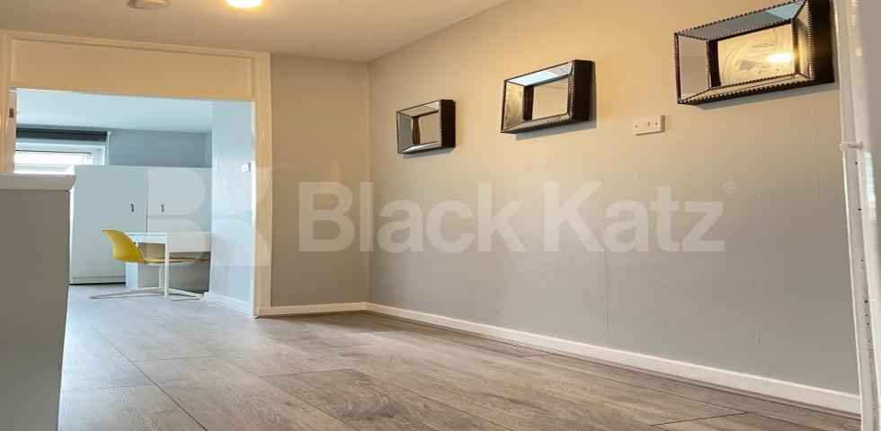 			4 Bedroom, 1 bath, 1 reception Apartment			 Hamlets Way, Mile End